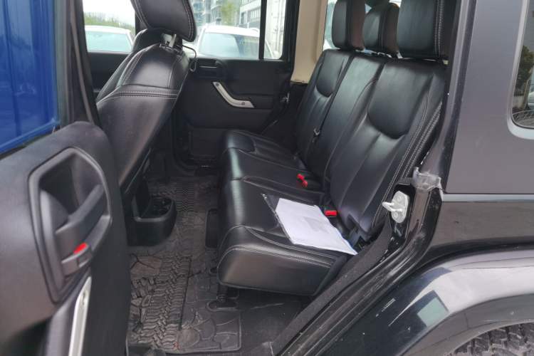 Used Jeep Wrangler 2015 3.0L Sahara Four-Door Comfort Edition Left Rear Seat