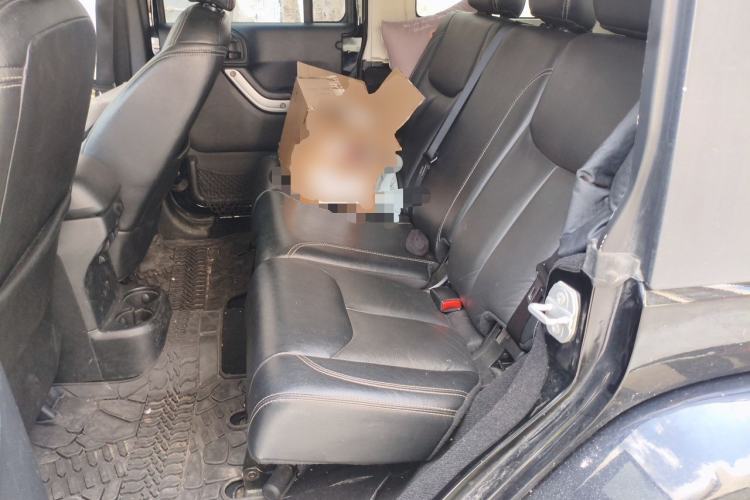 Used Jeep Wrangler 2015 3.0L Sahara Four-Door Comfort Edition Left Rear Seat