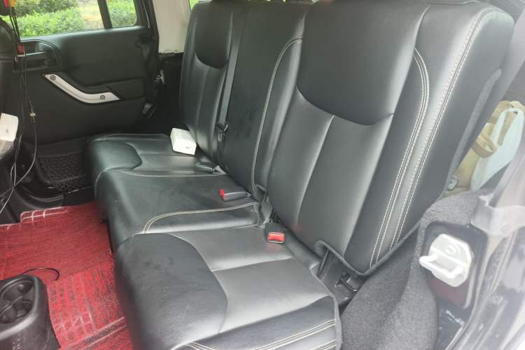 Used Jeep Wrangler 2015 3.0L Sahara Four-Door Comfort Edition Left Rear Seat