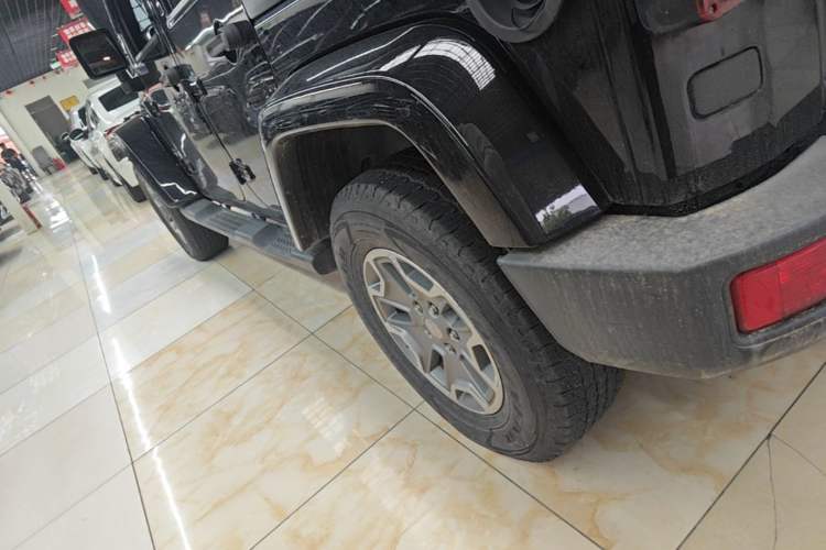 Used Jeep Wrangler 2015 3.0L Sahara Four-Door Comfort Edition Left Side Sill