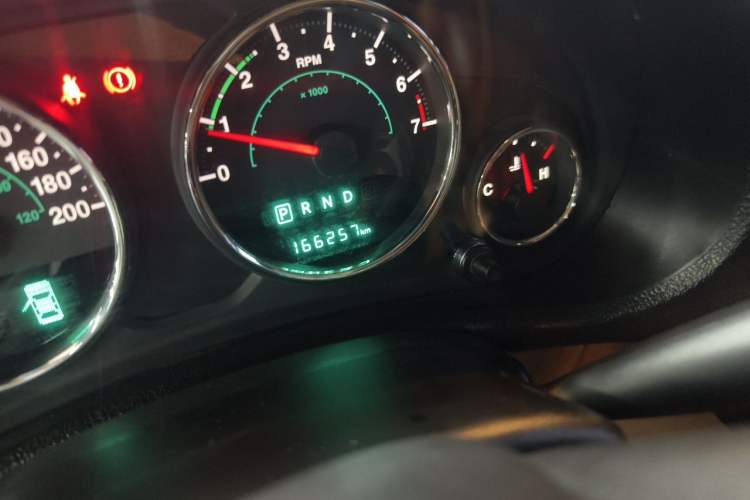 Used Jeep Wrangler 2015 3.0L Sahara Four-Door Comfort Edition Odometer Close Up