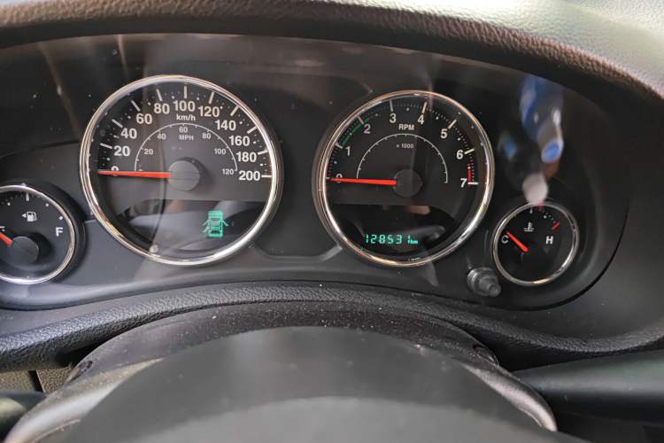 Used Jeep Wrangler 2015 3.0L Sahara Four-Door Comfort Edition Odometer Close Up