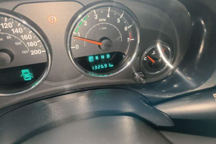 Used Jeep Wrangler 2015 3.0L Sahara Four-Door Comfort Edition Odometer Close Up