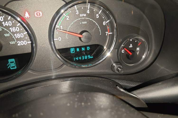 Used Jeep Wrangler 2015 3.0L Sahara Four-Door Comfort Edition Odometer Close Up