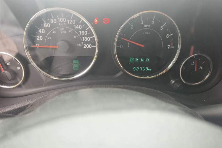 Used Jeep Wrangler 2015 3.0L Sahara Four-Door Comfort Edition Odometer Close Up