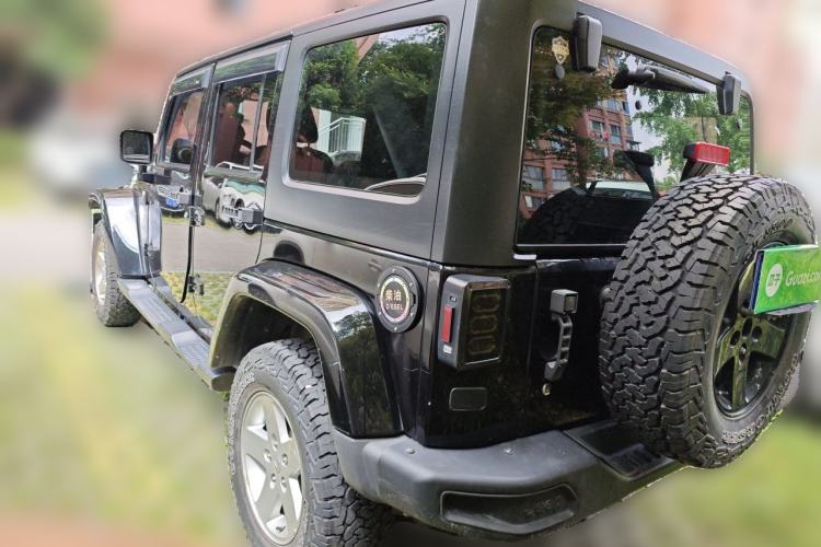 Used Jeep Wrangler 2015 2.8TD Sahara Four-Door Comfort Edition Rear Left 45 Deg