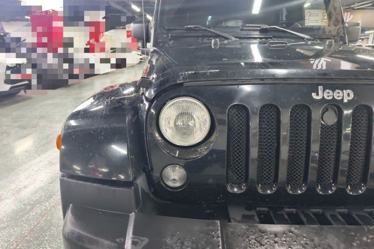 Used Jeep Wrangler 2015 3.0L Sahara Four-Door Comfort Edition Right Front Headlight