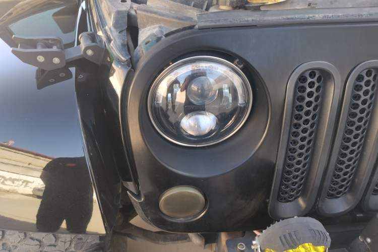 Used Jeep Wrangler 2015 3.0L Sahara Four-Door Edition Right Front Headlight