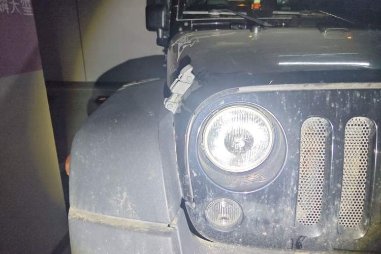 Used Jeep Wrangler 2015 3.6L Rubicon Four-Door Edition Right Front Headlight