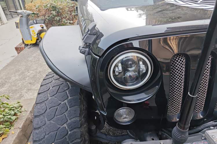Used Jeep Wrangler 2015 3.6L Rubicon Two-Door Comfort Edition Right Front Headlight
