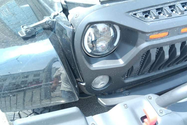 Used Jeep Wrangler 2015 3.0L Sahara Four-Door Comfort Edition Right Front Headlight