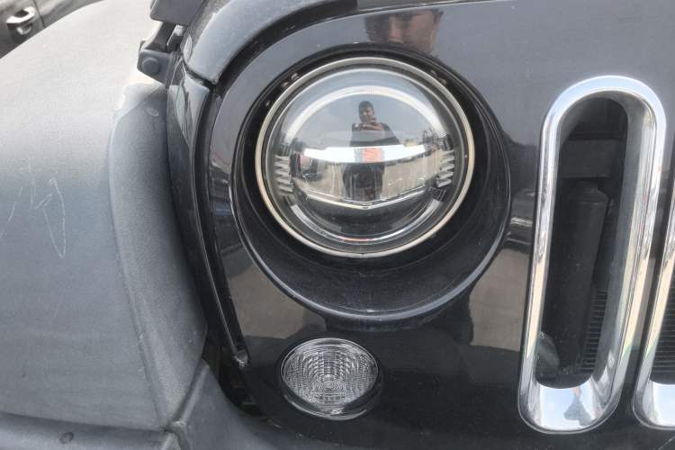 Used Jeep Wrangler 2015 3.6L Rubicon two-door model Right Front Headlight