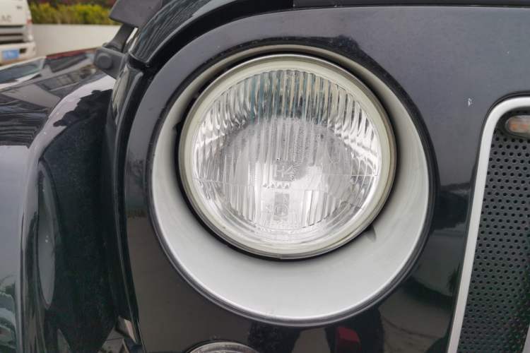 Used Jeep Wrangler 2015 3.0L Sahara Four-Door Comfort Edition Right Front Headlight