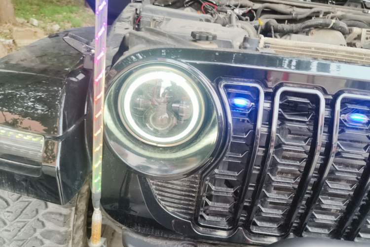 Used Jeep Wrangler 2015 2.8TD Sahara Four-Door Edition Right Front Headlight