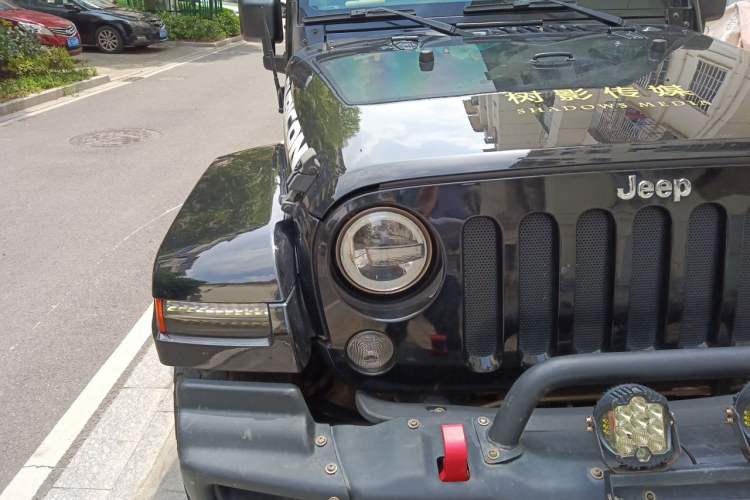 Used Jeep Wrangler 2015 3.0L Sahara Four-Door Edition Right Front Headlight