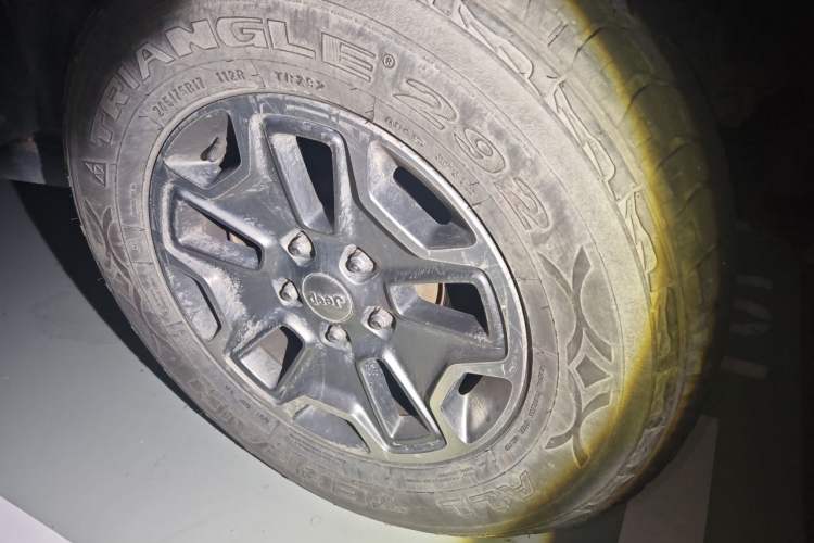 Used Jeep Wrangler 2015 3.6L Rubicon Four-Door Edition Right Front Wheel Hub