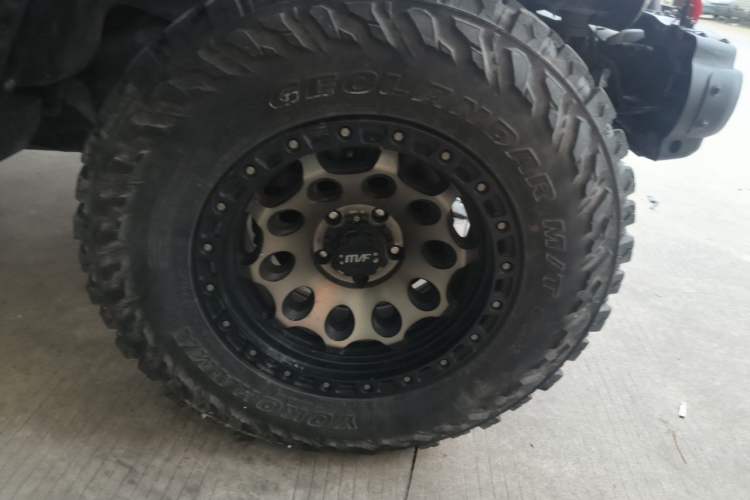Used Jeep Wrangler 2015 2.8TD Sahara Four-Door Edition Right Front Wheel Hub