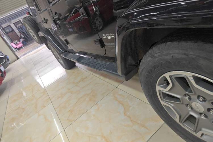 Used Jeep Wrangler 2015 3.0L Sahara Four-Door Comfort Edition Right Side Sill