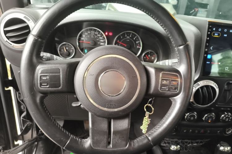 Used Jeep Wrangler 2015 3.6L Rubicon Two-Door Comfort Edition Steering Wheel