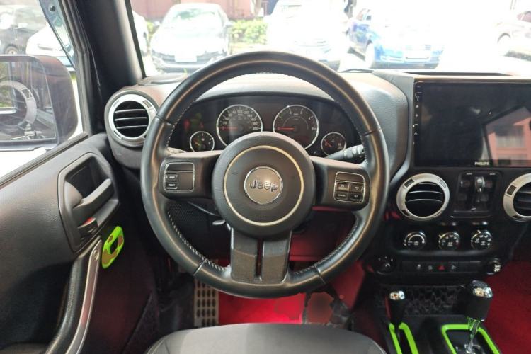 Used Jeep Wrangler 2015 2.8TD Sahara Four-Door Comfort Edition Steering Wheel