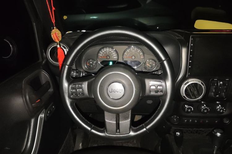 Used Jeep Wrangler 2015 3.0L Sahara Four-Door Comfort Edition Steering Wheel