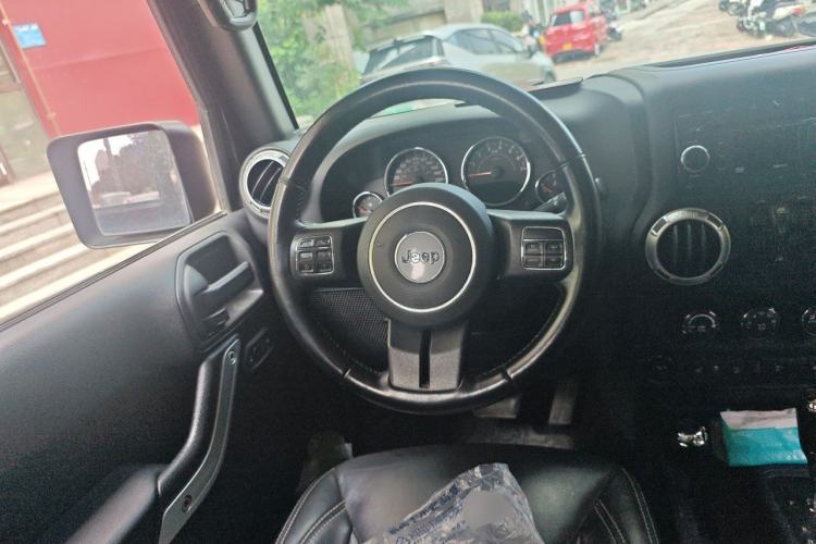 Used Jeep Wrangler 2015 3.0L Sahara Four-Door Comfort Edition Steering Wheel