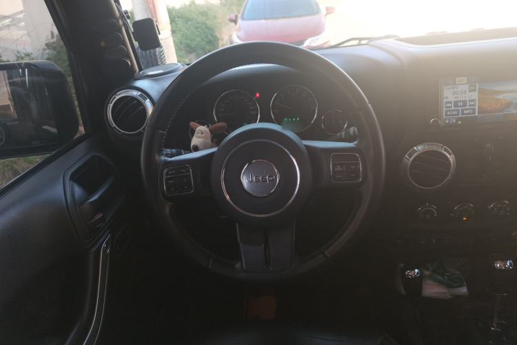 Used Jeep Wrangler 2015 3.0L Sahara Four-Door Edition Steering Wheel