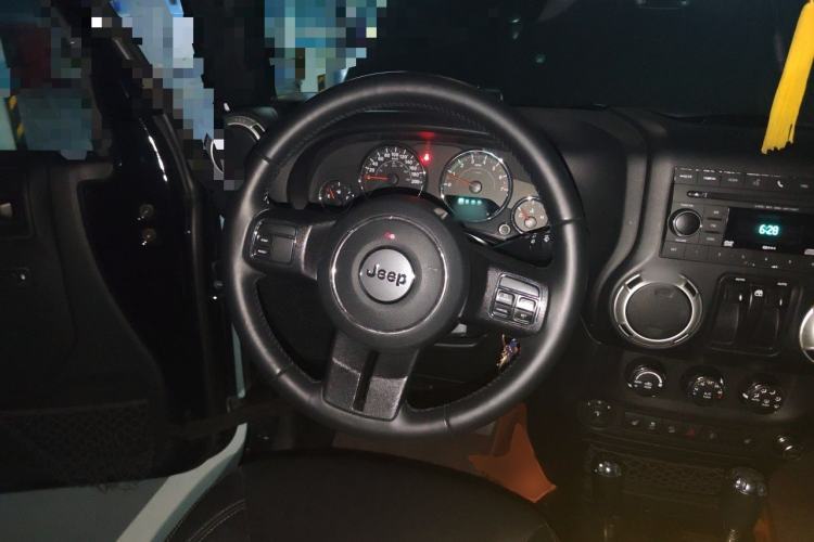 Used Jeep Wrangler 2015 3.6L Rubicon Two-Door Comfort Edition Steering Wheel