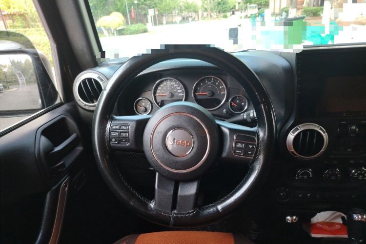 Used Jeep Wrangler 2015 3.0L Sahara Four-Door Comfort Edition Steering Wheel