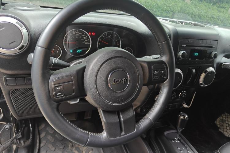 Used Jeep Wrangler 2015 3.6L Rubicon Two-Door Comfort Edition Steering Wheel