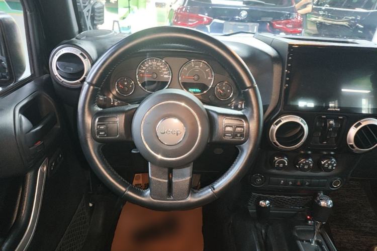 Used Jeep Wrangler 2015 2.8TD Sahara Four-Door Comfort Edition Steering Wheel