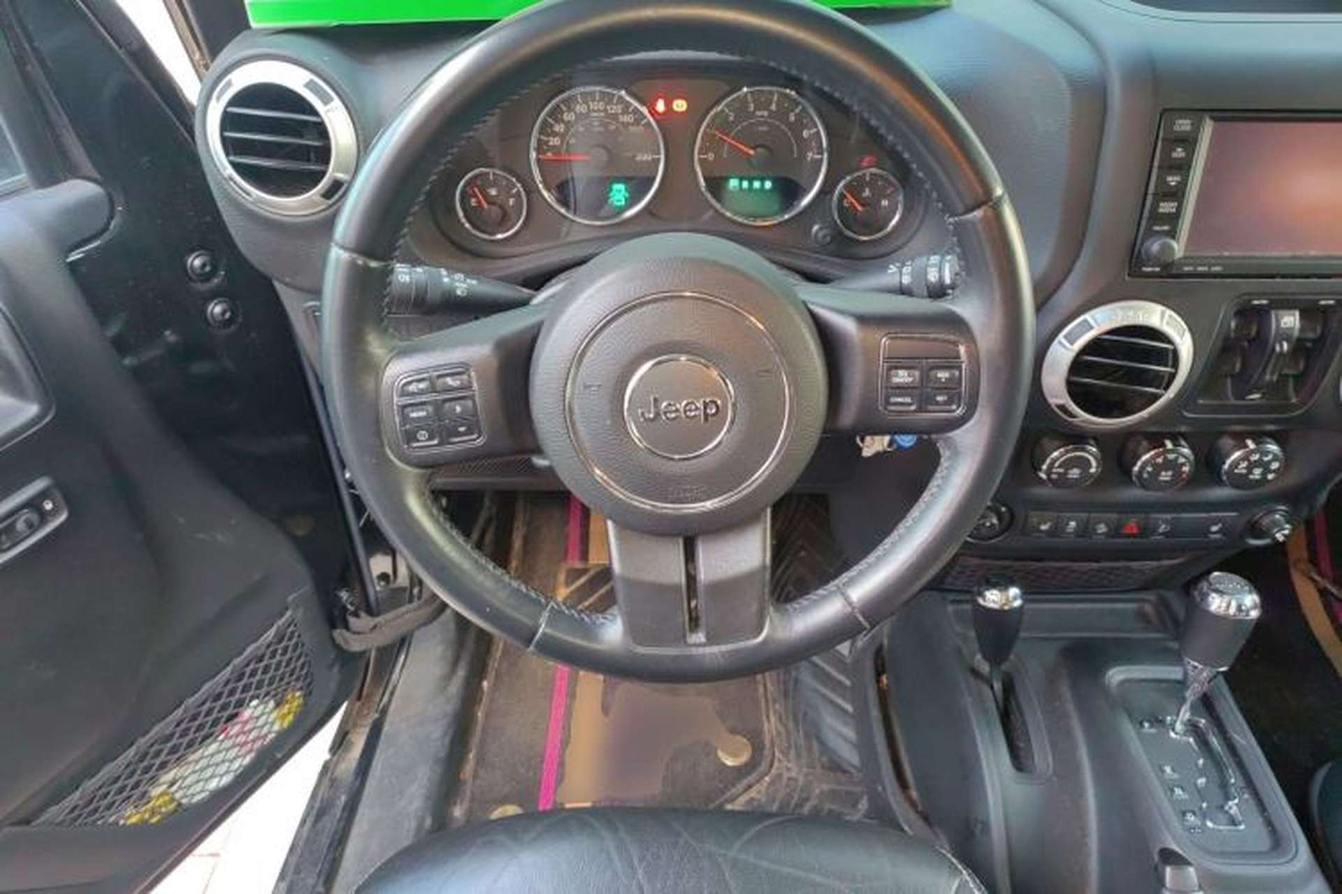Used Jeep Wrangler 2015 3.6L Rubicon Four-Door Comfort Edition Steering Wheel