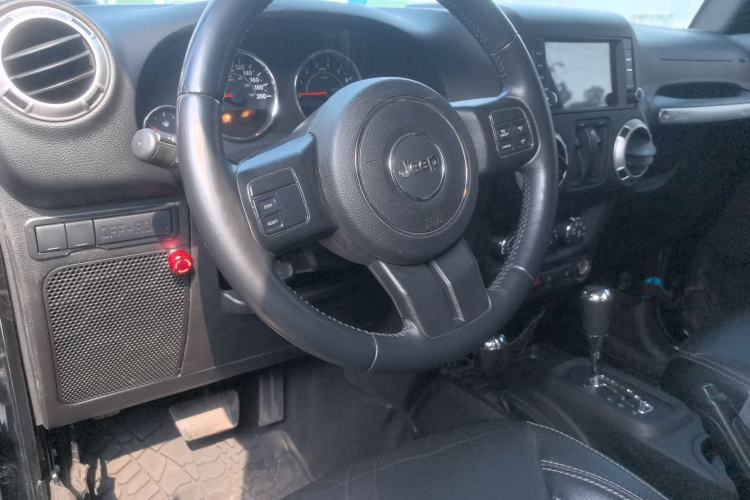Used Jeep Wrangler 2015 3.6L Rubicon two-door model Steering Wheel