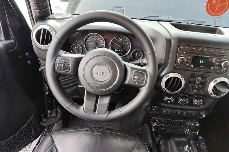Used Jeep Wrangler 2015 3.0L Sahara Four-Door Comfort Edition Steering Wheel