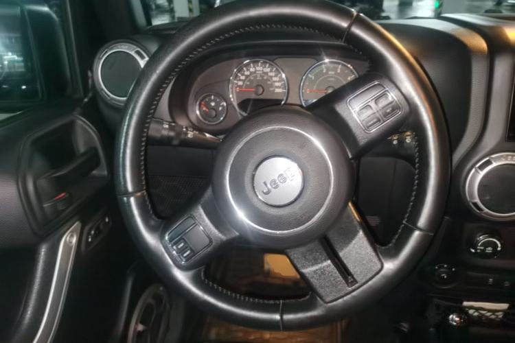 Used Jeep Wrangler 2015 2.8TD Sahara Four-Door Comfort Edition Steering Wheel