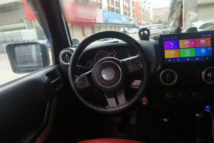 Used Jeep Wrangler 2015 2.8TD Sahara Four-Door Edition Steering Wheel