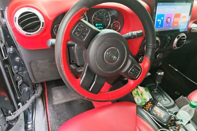 Used Jeep Wrangler 2015 3.0L Sahara Four-Door Edition Steering Wheel