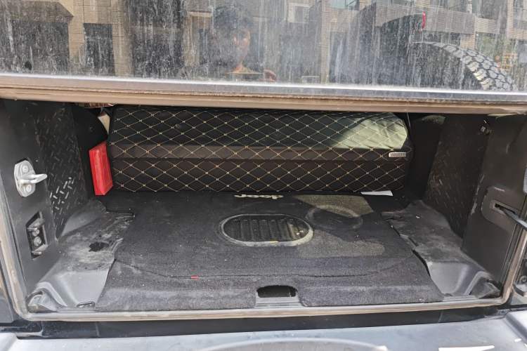 Used Jeep Wrangler 2015 3.0L Sahara Four-Door Comfort Edition Trunk