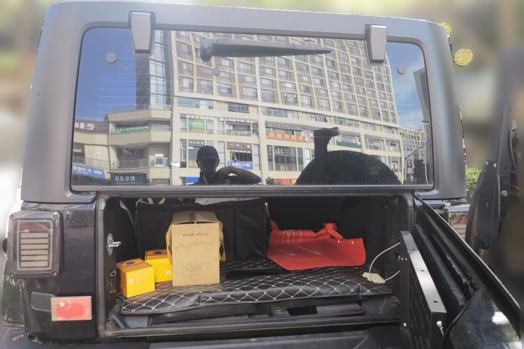 Used Jeep Wrangler 2015 3.0L Sahara Four-Door Edition Trunk