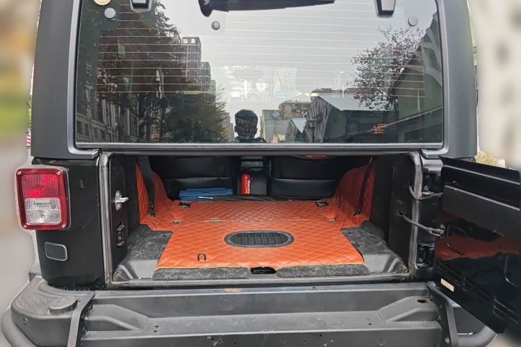 Used Jeep Wrangler 2015 3.6L Rubicon Two-Door Comfort Edition Trunk