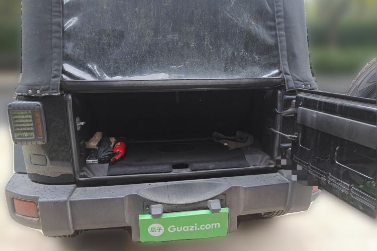 Used Jeep Wrangler 2015 3.6L Rubicon Two-Door Comfort Edition Trunk