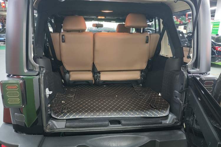 Used Jeep Wrangler 2015 2.8TD Sahara Four-Door Comfort Edition Trunk