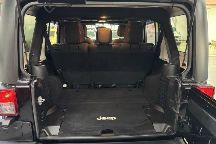 Used Jeep Wrangler 2015 2.8TD Sahara Four-Door Comfort Edition Trunk