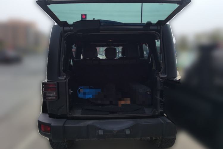 Used Jeep Wrangler 2015 3.0L Sahara Four-Door Comfort Edition Trunk