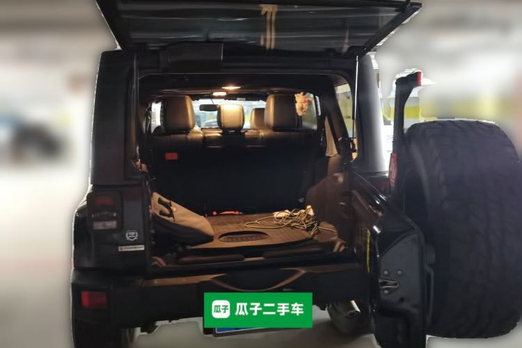 Used Jeep Wrangler 2015 3.0L Sahara Four-Door Edition Trunk