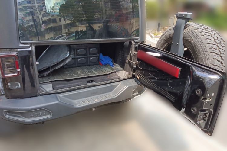 Used Jeep Wrangler 2015 3.0L Sahara Four-Door Edition Trunk