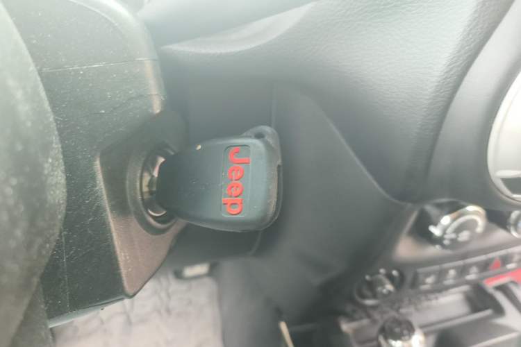 Used Jeep Wrangler 2015 3.0L Sahara Four-Door Comfort Edition Vehicle Key