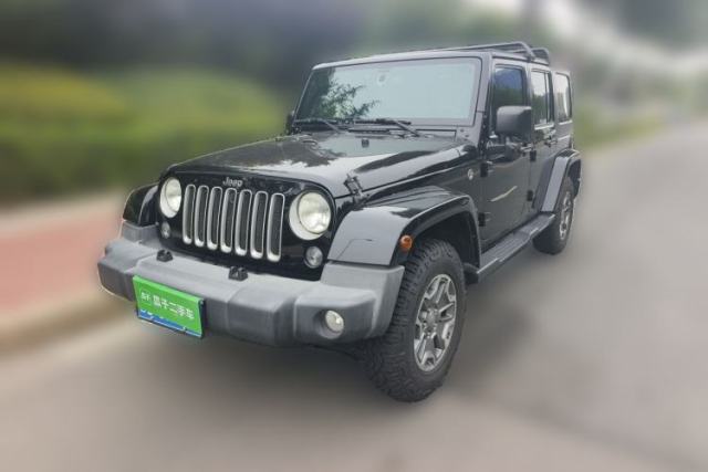 Ojetý Jeep Wrangler 2015 3.0L Sahara Four-Door Comfort Edition
