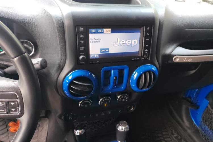 Used Jeep Wrangler 2015 3.6L Rubicon Four-Door Edition Audio And AC Panel