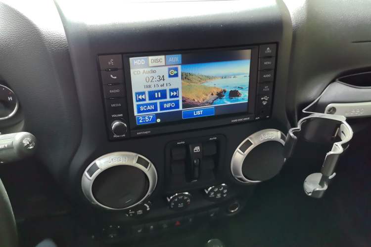 Used Jeep Wrangler 2015 3.0L Sahara Four-Door Comfort Edition Audio And AC Panel